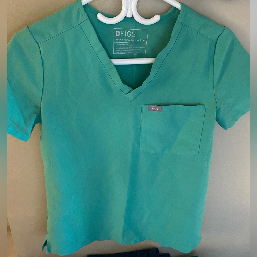 Figs Scrub Top